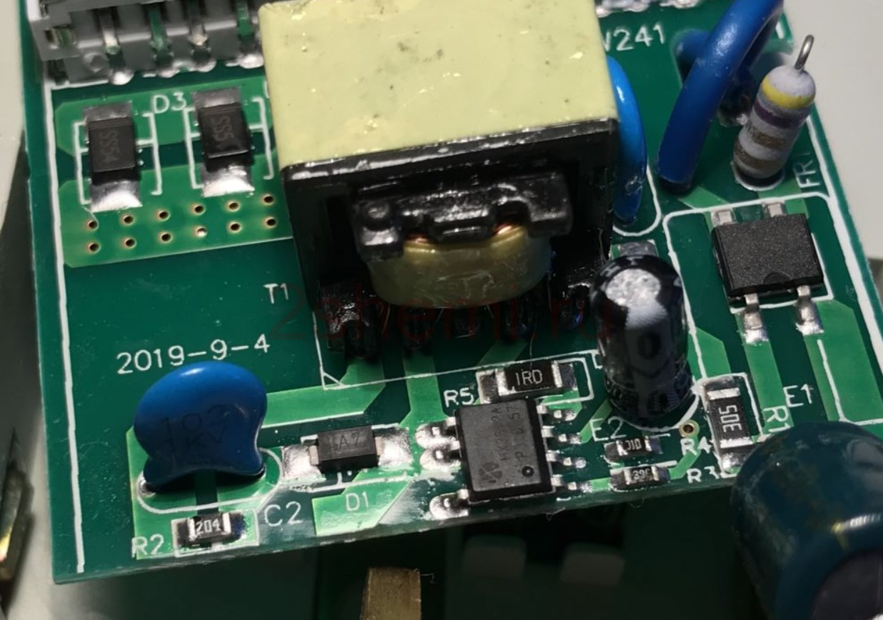 Розетка 220 В со встроенным USB зарядным устройством