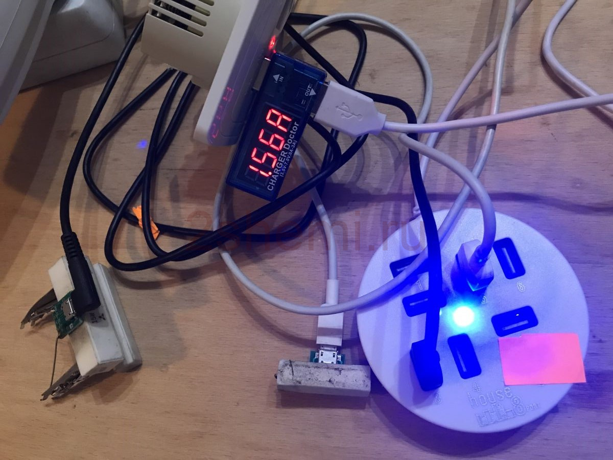 Розетка 220 В со встроенным USB зарядным устройством