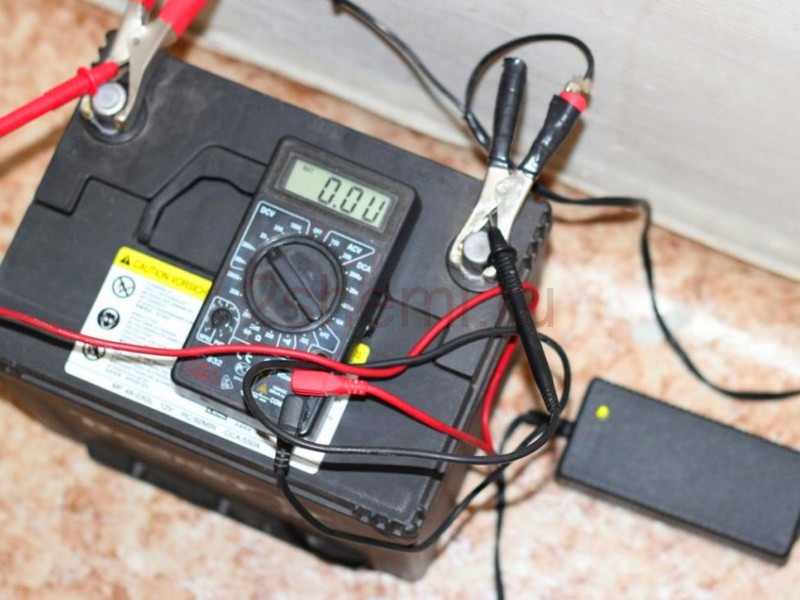 Как зарядить авто аккумулятор без зарядного устройства