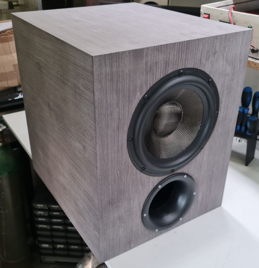Сабвуфер на 500W: корпус и усилитель