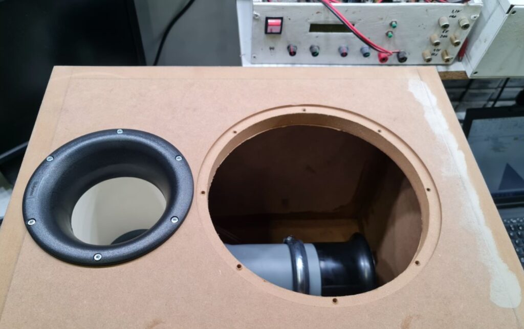 Сабвуфер на 500W: корпус и усилитель