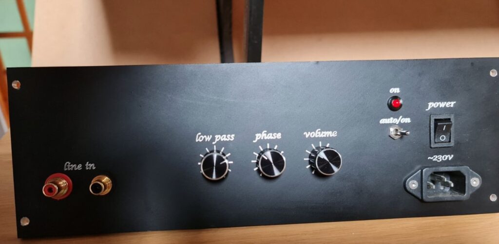 Сабвуфер на 500W: корпус и усилитель