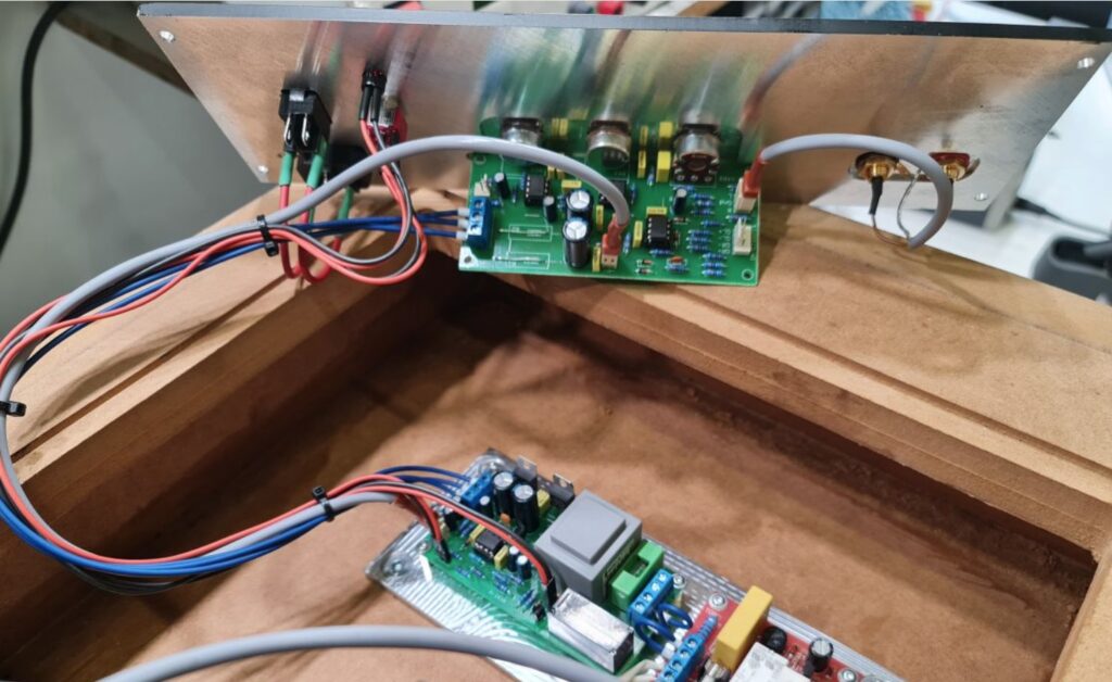 Сабвуфер на 500W: корпус и усилитель